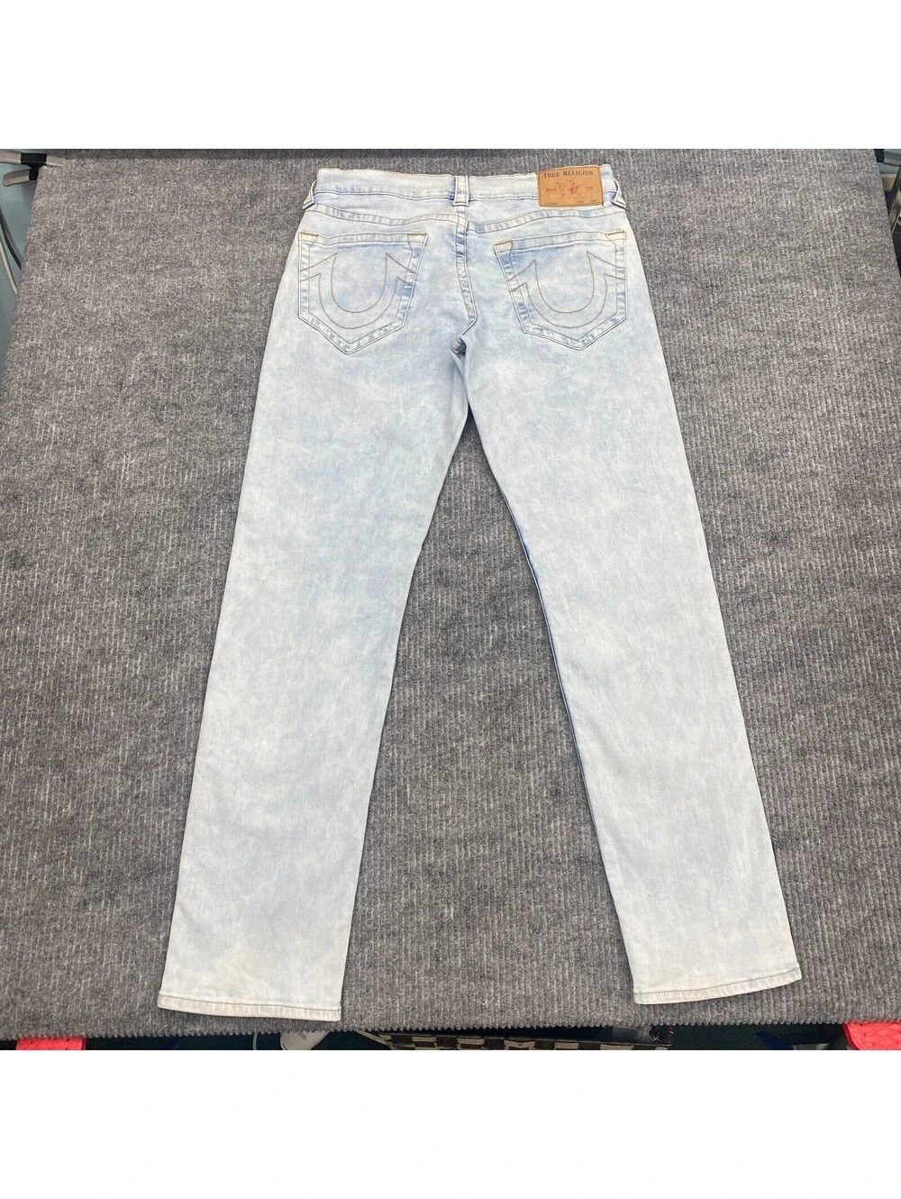 True Religion Jeans Men 33x33 Geno Relaxed Slim Fit Light Wash Bleach Blue Denim